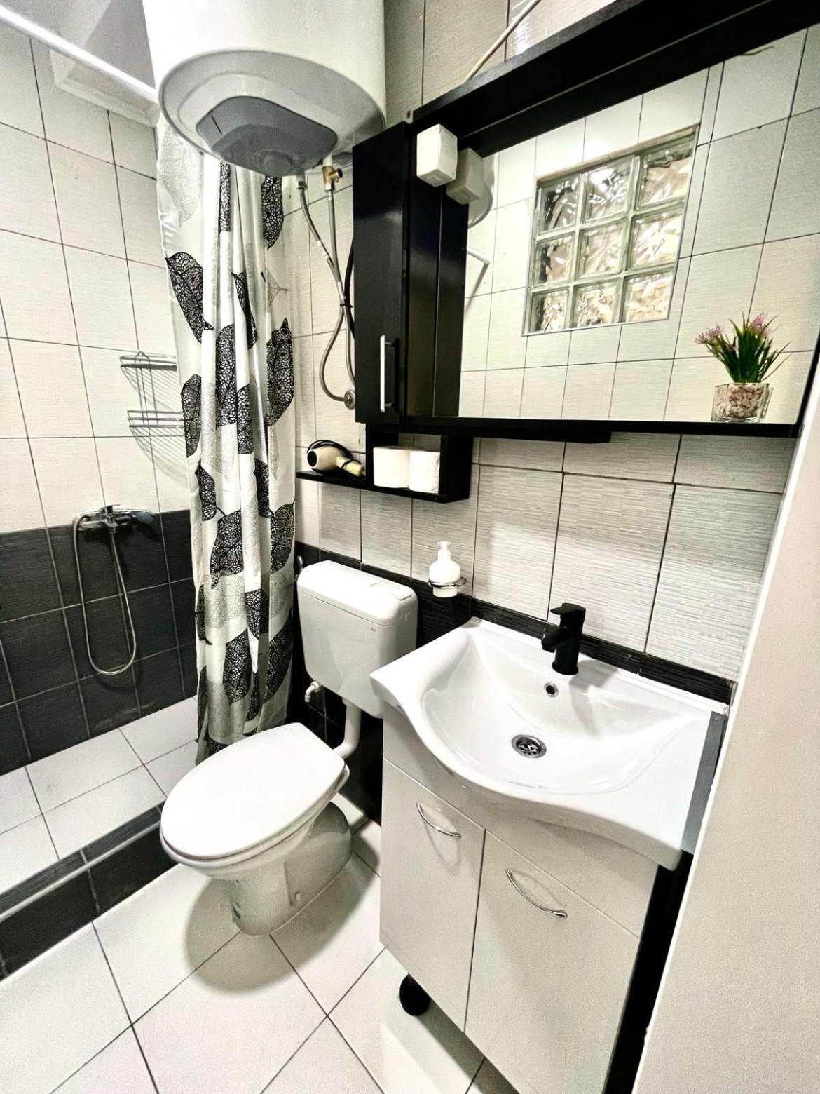 Apartment Adel Mostar Bagian luar foto
